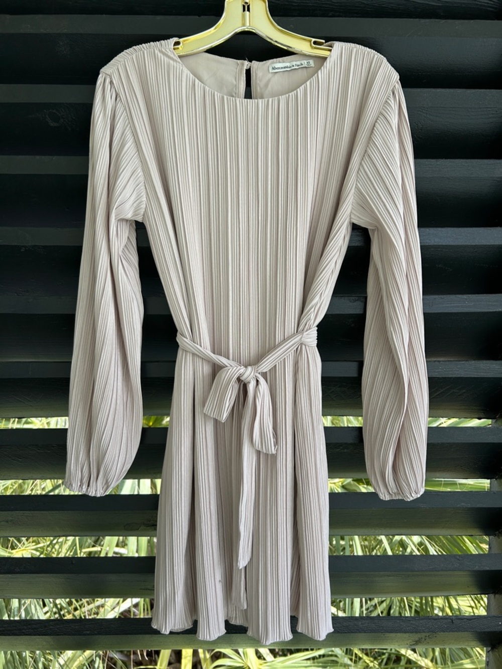 Abercrombie & Fitch Pleated Tie-Waist Dress